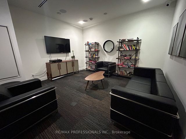 306 - 36 Howard Park Ave