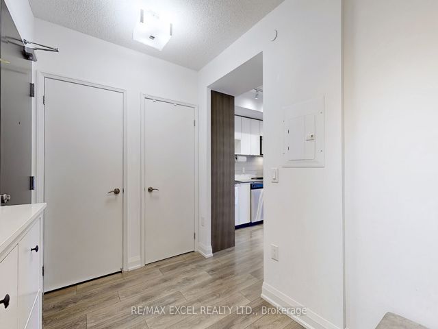 2505 - 9 Valhalla Inn Rd