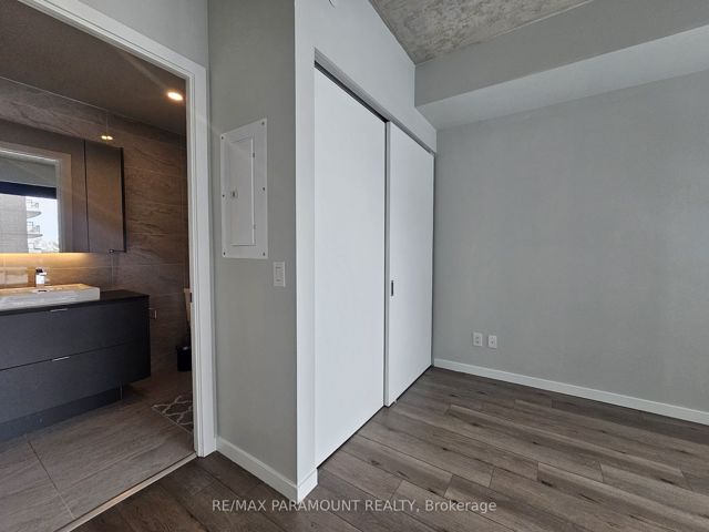 327 - 7 Smith Cres