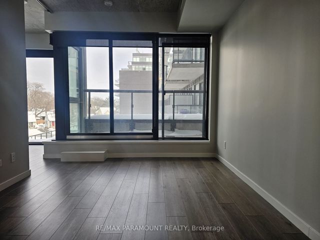 327 - 7 Smith Cres