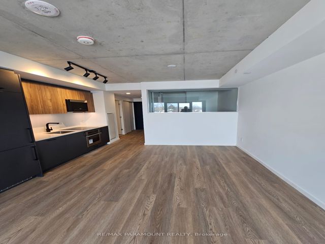 327 - 7 Smith Cres