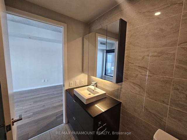 327 - 7 Smith Cres