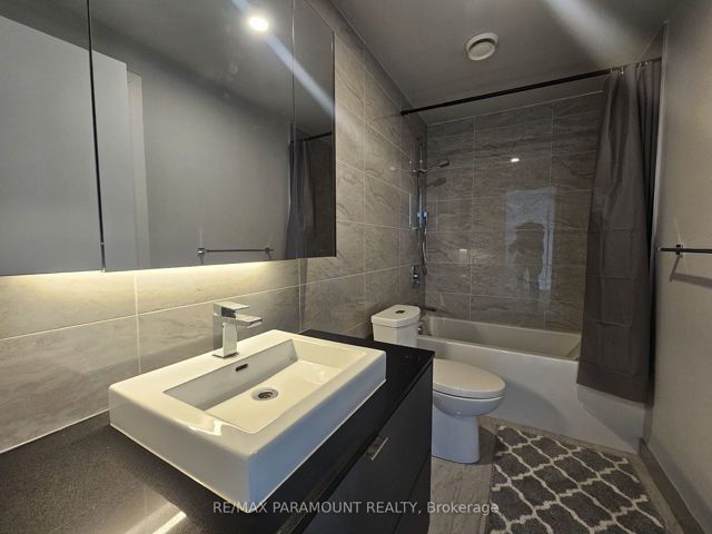 327 - 7 Smith Cres