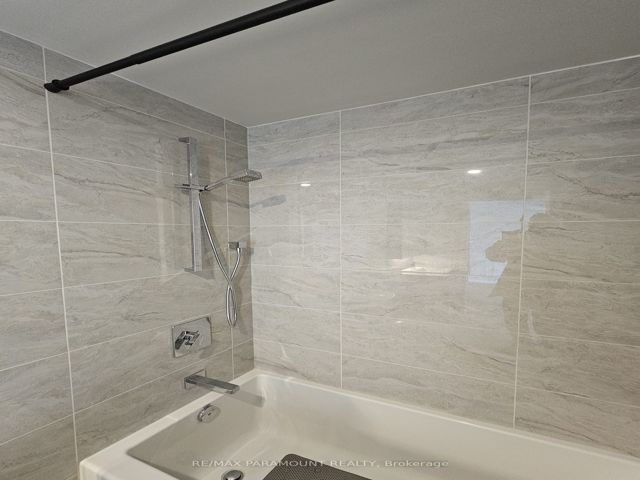 327 - 7 Smith Cres