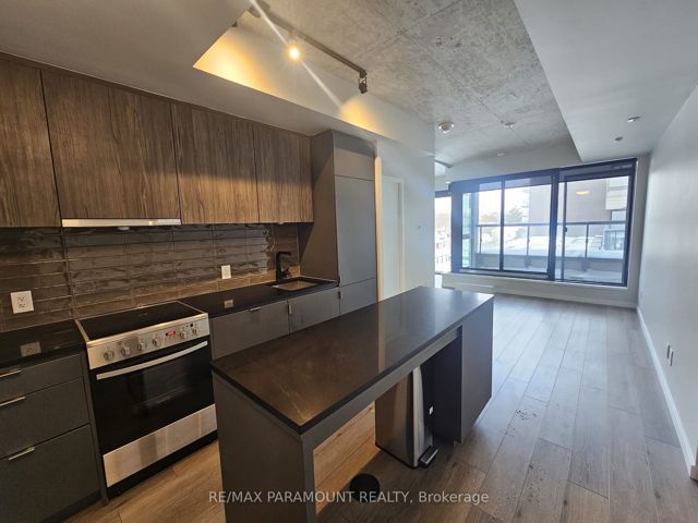 327 - 7 Smith Cres