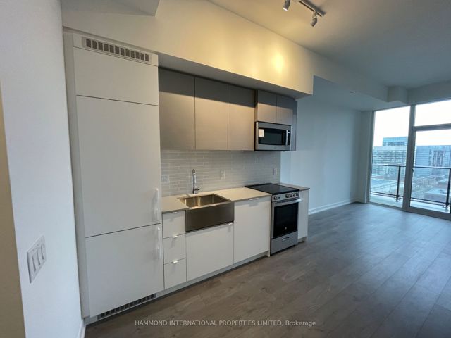 1023 - 270 Dufferin St
