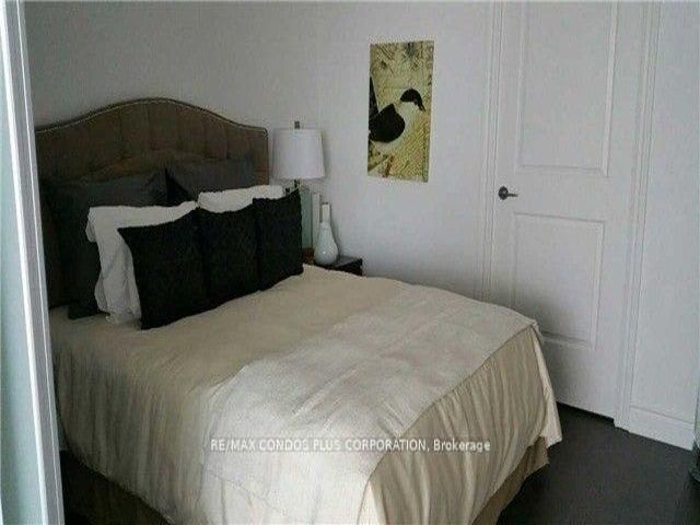 327 - 80 Marine Parade Dr