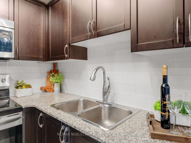 113 - 812 Lansdowne Ave