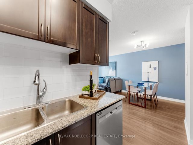 113 - 812 Lansdowne Ave