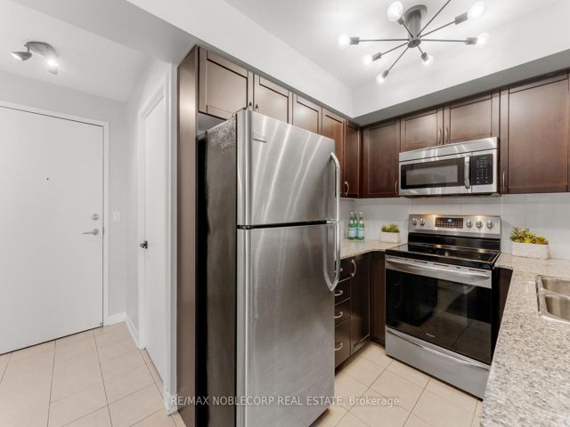113 - 812 Lansdowne Ave
