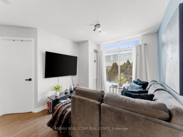 113 - 812 Lansdowne Ave