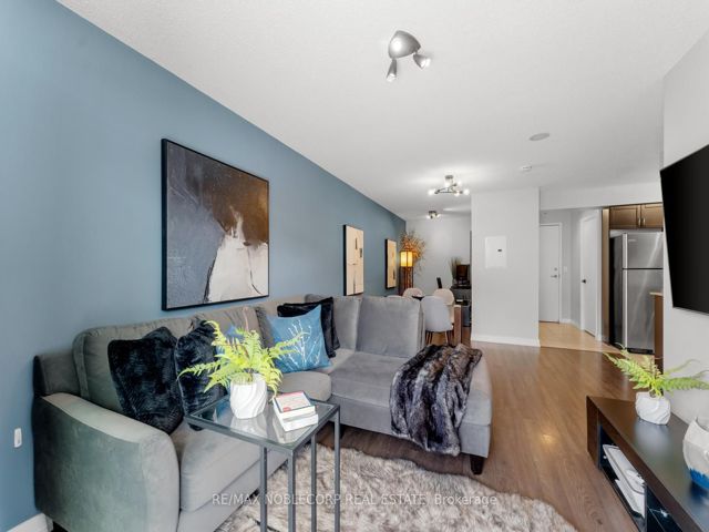 113 - 812 Lansdowne Ave