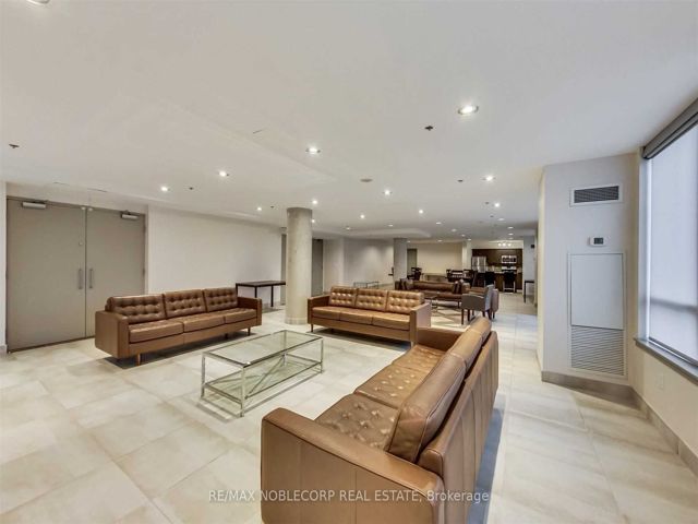 113 - 812 Lansdowne Ave