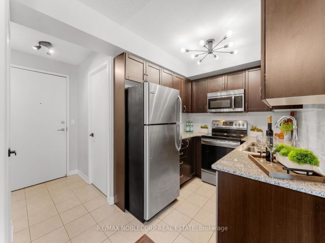 113 - 812 Lansdowne Ave