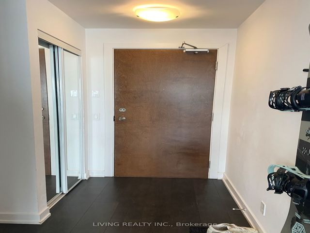 2101 - 2220 Lakeshore Blvd W
