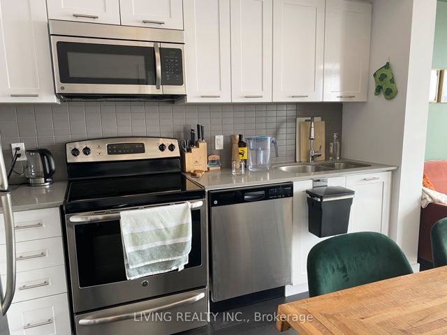 2101 - 2220 Lakeshore Blvd W