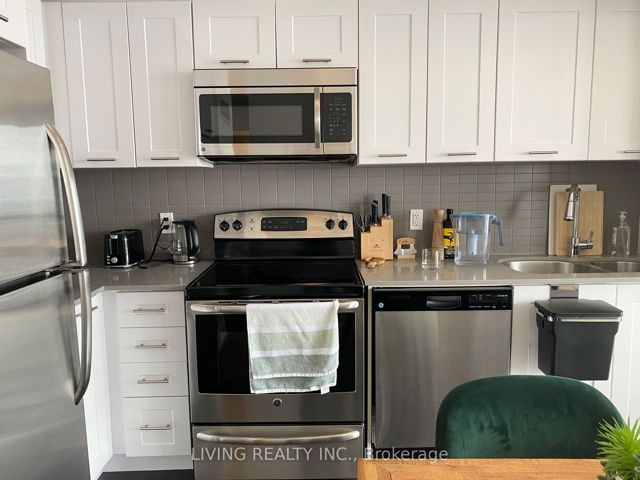 2101 - 2220 Lakeshore Blvd W