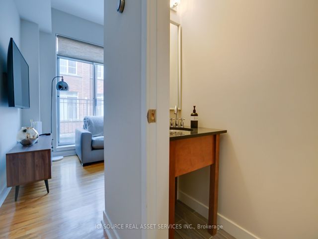 3 - 1392 Bloor St W