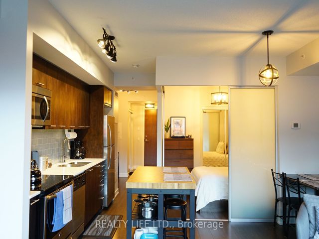310 - 2220 Lake Shore Blvd W