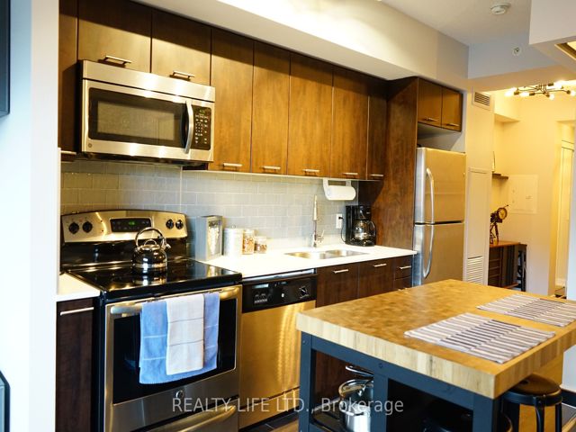 310 - 2220 Lake Shore Blvd W
