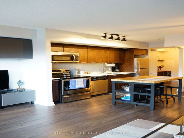 310 - 2220 Lake Shore Blvd W