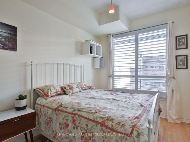 814 - 1135 Royal York Rd