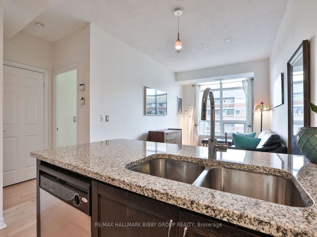 814 - 1135 Royal York Rd