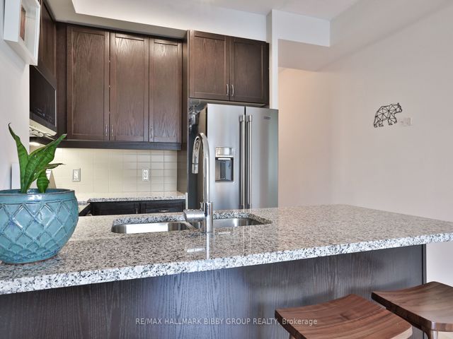 814 - 1135 Royal York Rd
