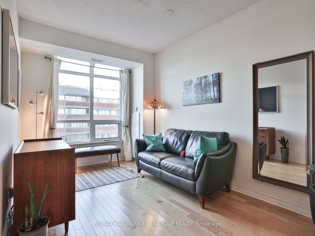814 - 1135 Royal York Rd