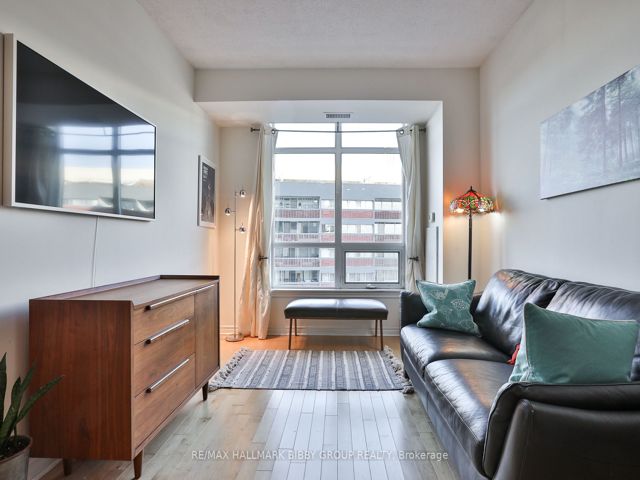 814 - 1135 Royal York Rd