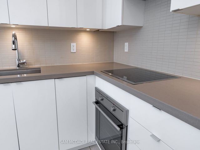 306 - 59 Annie Craig Dr