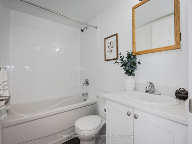 812 - 816 Lansdowne Ave