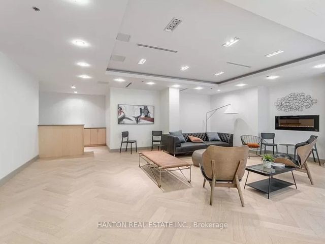 506 - 36 Howard Park Ave