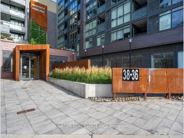 506 - 36 Howard Park Ave