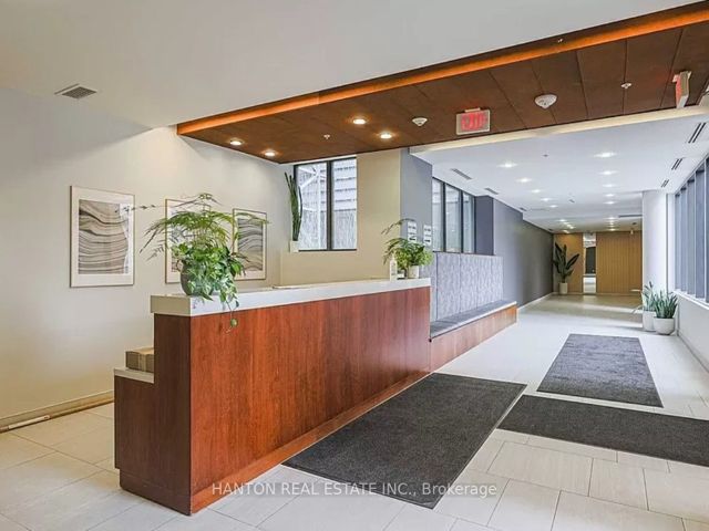 506 - 36 Howard Park Ave