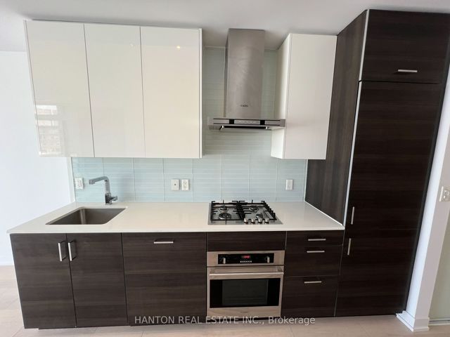 506 - 36 Howard Park Ave
