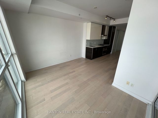506 - 36 Howard Park Ave