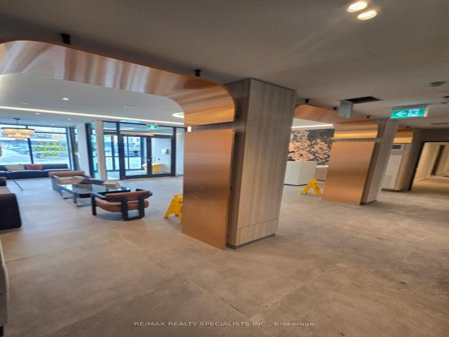 809 - 556 Marlee Ave
