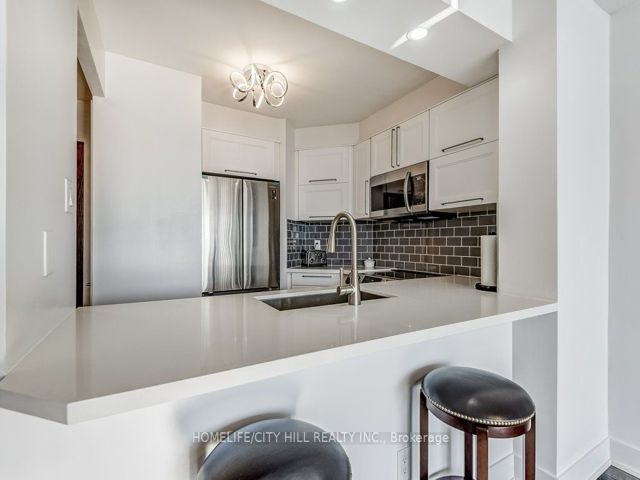 506 - 2285 Lake Shore Blvd W