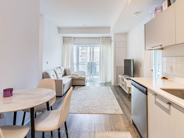 608 - 25 Neighbourhood Lane W