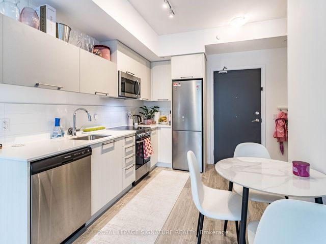 608 - 25 Neighbourhood Lane W