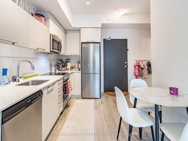 608 - 25 Neighbourhood Lane W