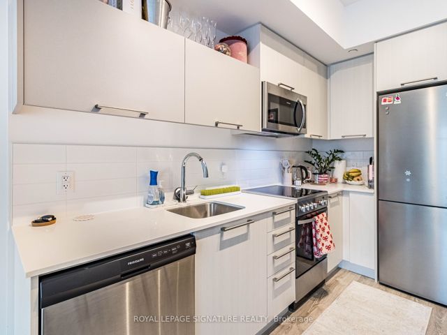608 - 25 Neighbourhood Lane W