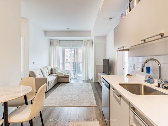 608 - 25 Neighbourhood Lane W