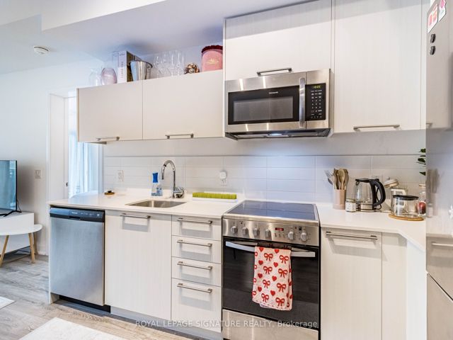608 - 25 Neighbourhood Lane W