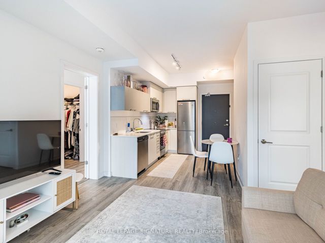 608 - 25 Neighbourhood Lane W