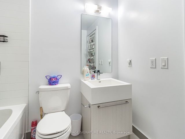 608 - 25 Neighbourhood Lane W