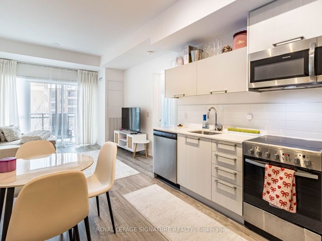 608 - 25 Neighbourhood Lane W