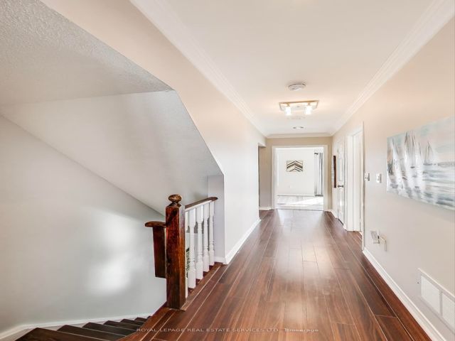 10 - 210 Manitoba St
