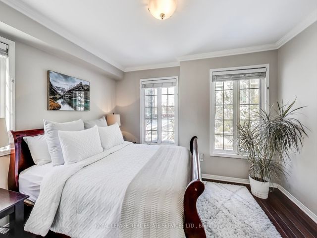 10 - 210 Manitoba St